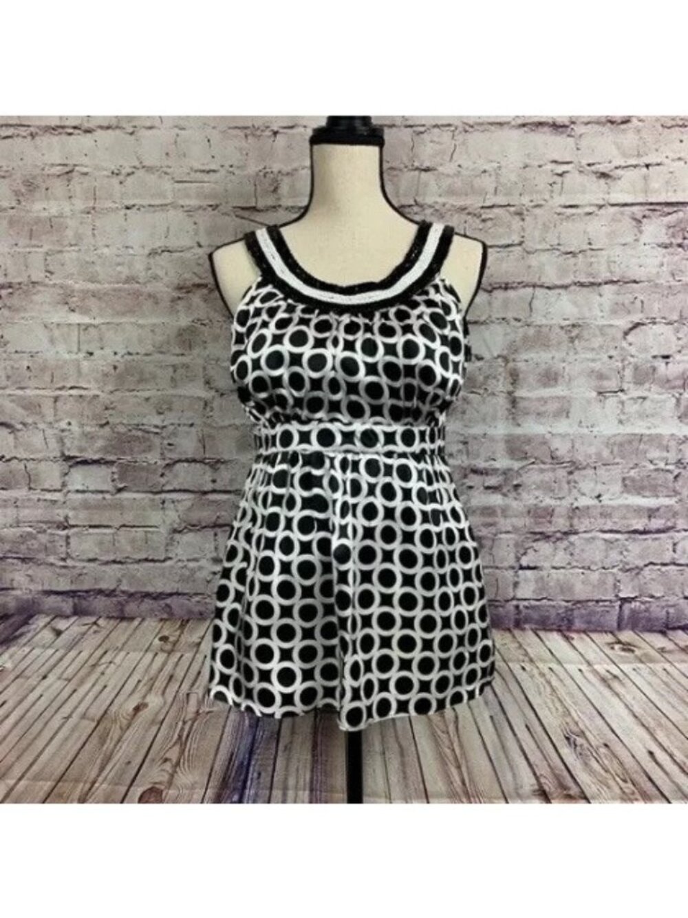 New York & Company Black Geometric Sequin Sleeveless Top
